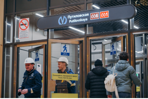 Почему станции метро СПб не справляются с потребностями города