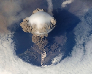 В Исландии введен режим ЧС из-за извержения вулкана