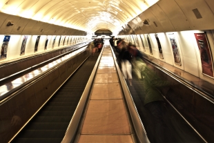 Такера Карлсона восхитило московское метро