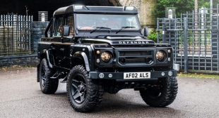 Редкий Land Rover Defender 2015 года с пробегом 10 тысяч км продают в России