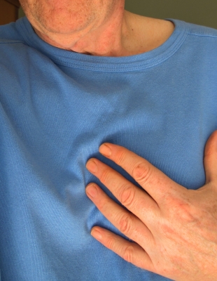 Врач Бурнацкая рассказала, что хронический кашель может вызвать больное сердце