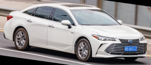 В России начались продажи новых седанов Toyota Avalon