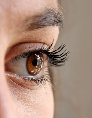 Учёные выяснили самый "недальновидный" цвет глаз