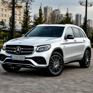 Дилеры запустили продажи нового Mercedes-AMG GLC в России