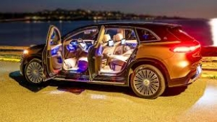 Продажи нового кроссовера Mercedes-Maybach EQS 680 SUV начались в РФ от 30 млн рублей